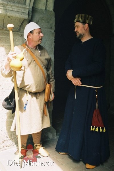Pilger im Gesprch mit einem Ministerialen