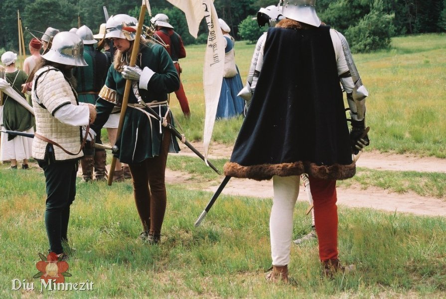 Spätmittelalterliche Soldaten des bürgerlichen Aufgebots Nürnbergs im Feld