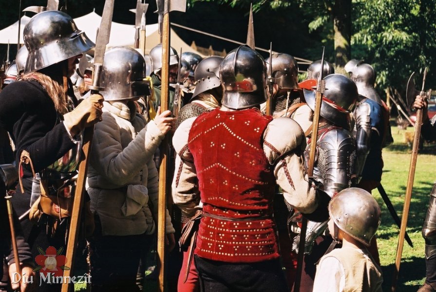 Spätmittelalterliche Soldaten aller Nationen und Ausrüstungsvarianten
