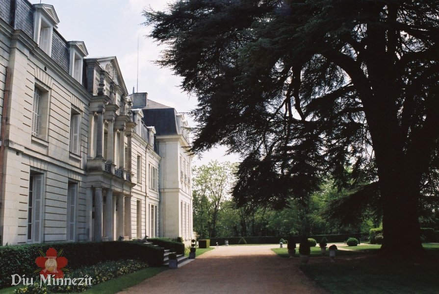 Gutsherrenhaus in der Loiregegend mit schmucken Restaurant und schönem Park