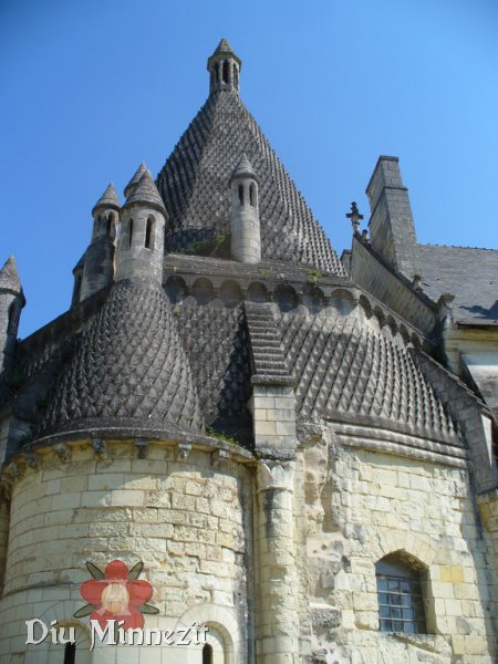 Kamingesäumtes Dach der Klosterküche von Fontevraud: eine einzigartige Konstrukion der Hochgotik