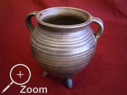 Grapen aus Langerwehe Irdenware, englobiert