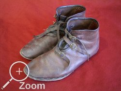 Schnallenschuhe mit Zunge, Sohlenflicken und Randeinfassungen