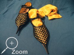 Durchbrochene, seidengeftterte Schnabelschuhe