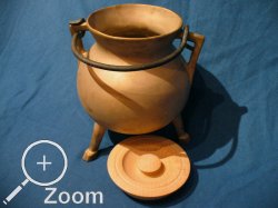 Abguss eines Bronzegrapen aus London, mit eiserner Handhabe und Deckel aus Buche