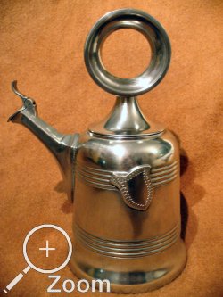 Ostschweizer Glockenkanne aus Zinn