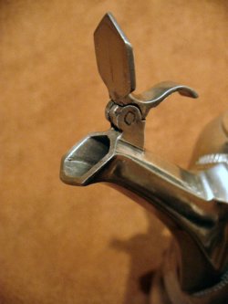 Detail das Ausgusses und des Verschlusses