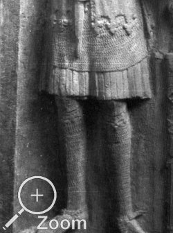 Detail der Grabplatte von Albrecht von Hohenlohe Mckmhl (gestorben 1339, Grabplatte ca. 1345)