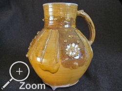 Groer Krug mit Blumenverzierungen nach Funden aus Paris