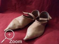 Einfache Schnabelschuhe mit mssig langer Spitze