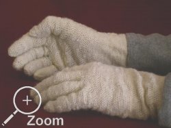 Fingerhandschuhe in Nadelbindung aus handgesponnener Wolle