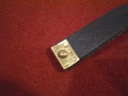 Detail der Zungenbleche mit Punzierungen