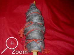 Spinnrocken, aus Holz geschlagen und handgehobelt