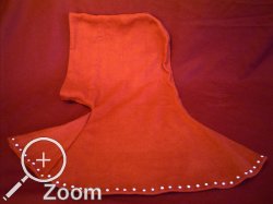 Krappgefrbte Wollgugel mit Perlenapplikationen